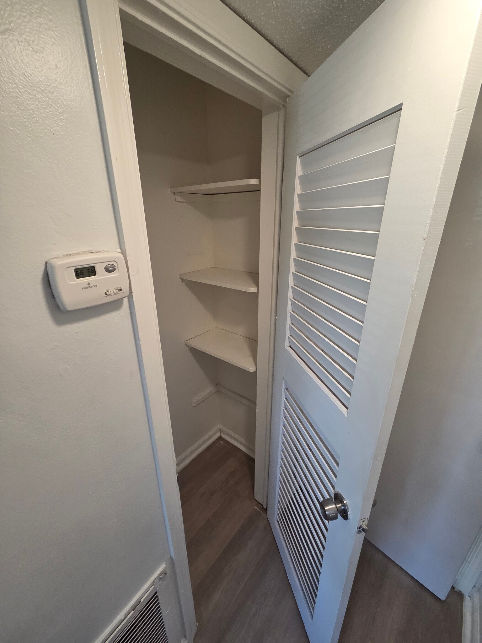 Building Photo - 212 SE 9th Ave