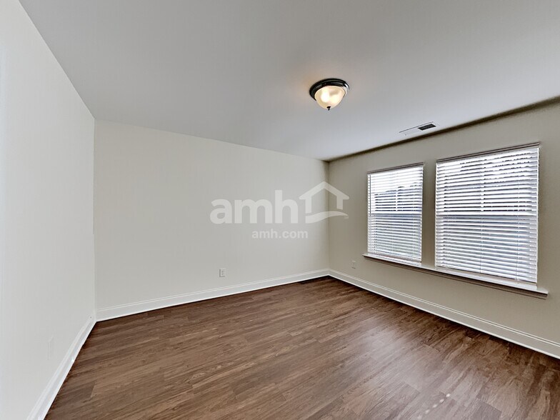 Building Photo - 251 Lake St