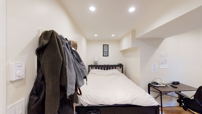 Building Photo - 1 Gloucester St