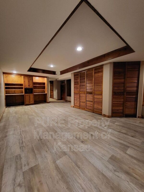 Building Photo - 1501 SW Pembroke Ln
