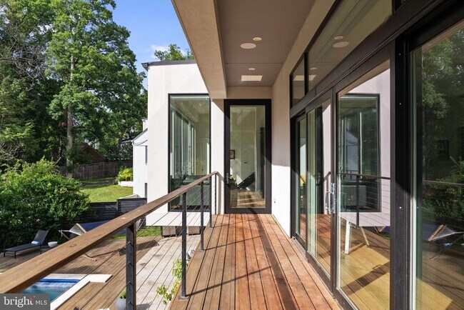 Building Photo - 3820 Argyle Terrace NW