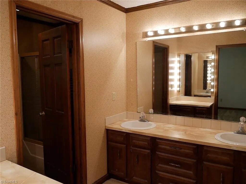 Building Photo - 704 Aspen Trl