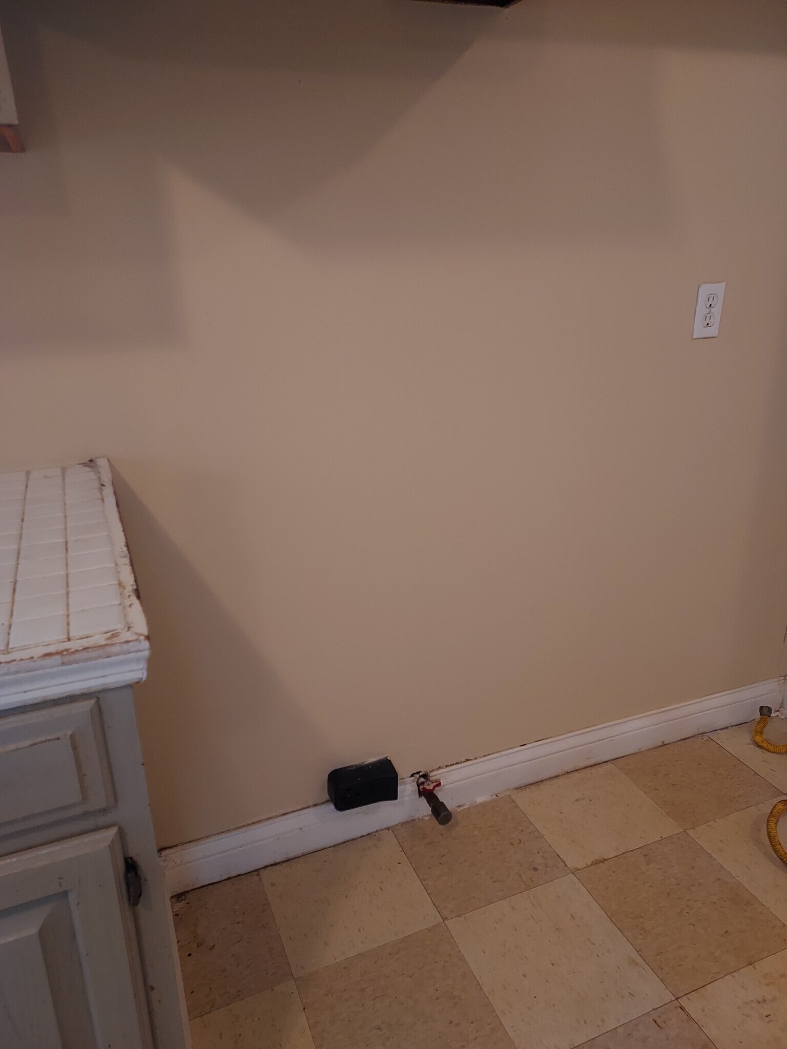 stove hook up gas or electric - 5301 Mansfield Ct