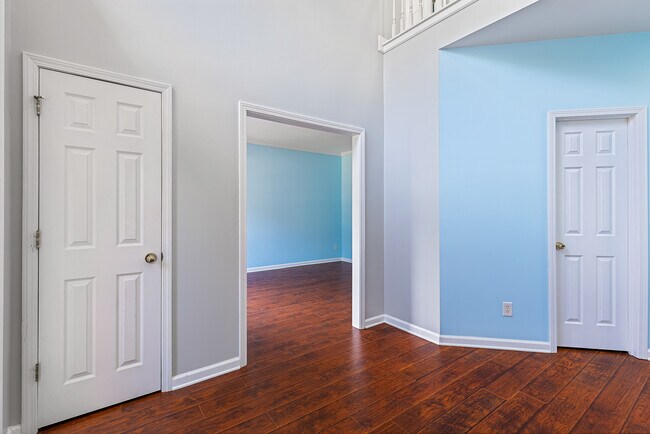 Building Photo - 1940 Bentbrooke Trail