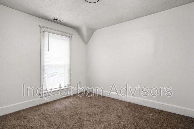 Building Photo - 418 N Drexel Ave