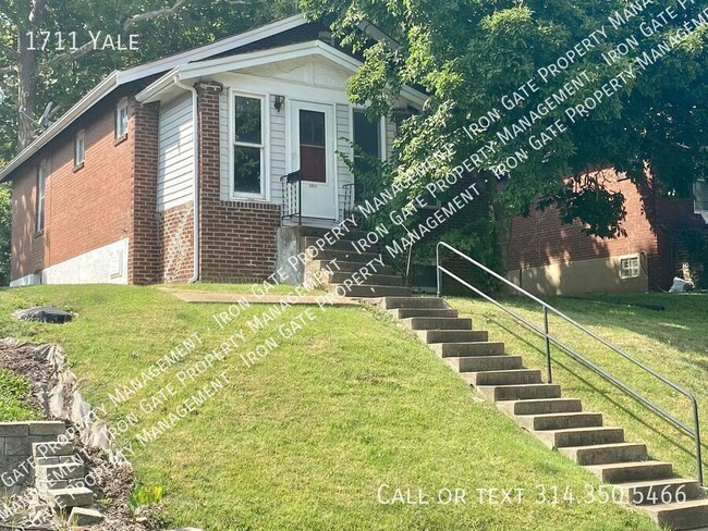 Building Photo - 1711 Yale-