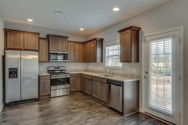 Building Photo - Spacious 4 Bedroom Home with Open Floor Plan - Free Rent!