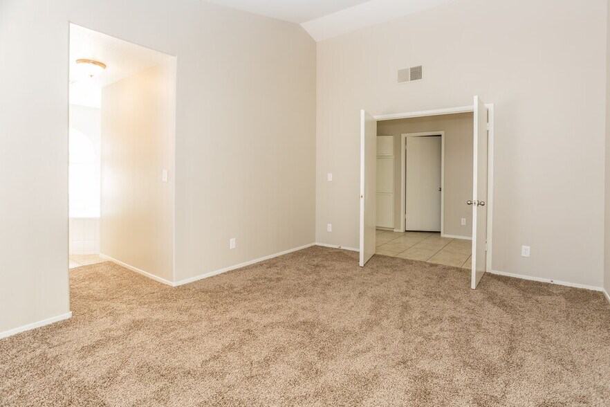Building Photo - 4416 W La Madre Way