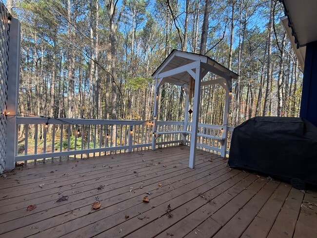 Building Photo - 505 Westbrook Dr