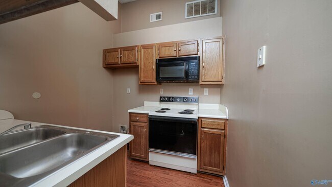 Building Photo - 124 Waters Edge Ln