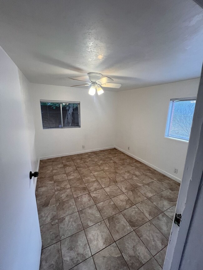 Building Photo - 2555 E Fort Lowell Rd