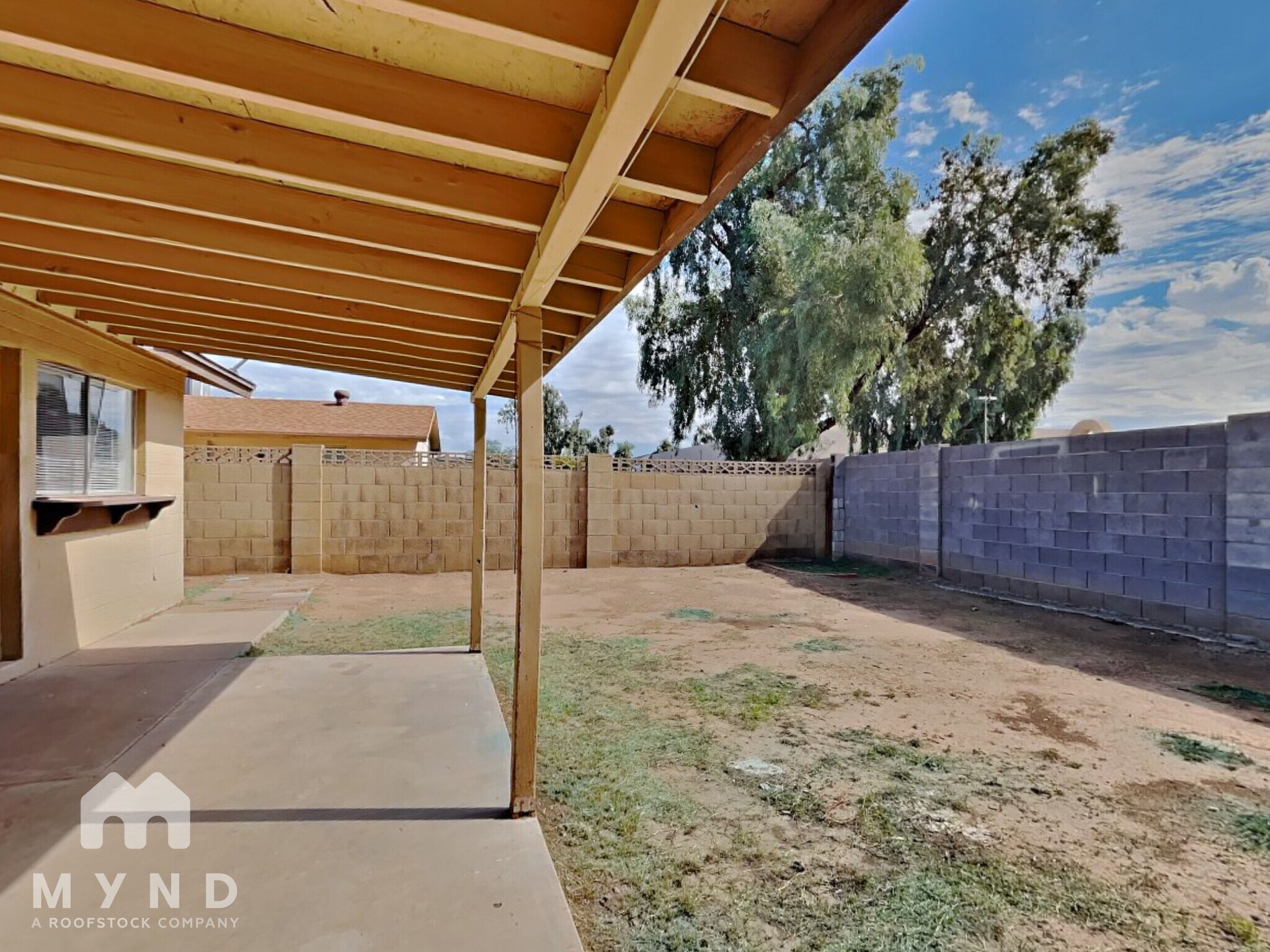 Building Photo - 7555 W Devonshire Ave