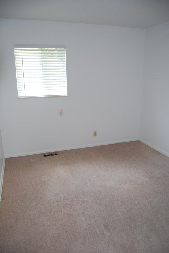 Building Photo - Beautiful 3 Bed, 1.5 Bath Home in the Hear...