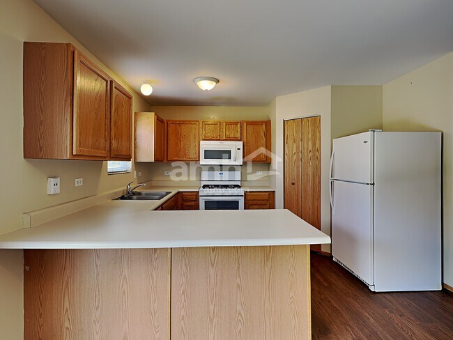 Building Photo - 1708 Lake Pointe Ct