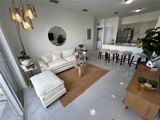 Building Photo - 1010 SW 69th Ave