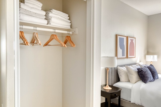 Building Photo - 1561 S Barrington Ave