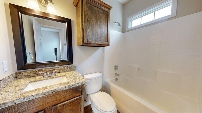 Building Photo - 609 Peyton St