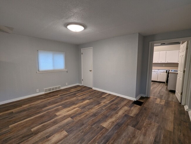 Building Photo - 2 Bedroom 1 Bathroom Single Family Home (M...