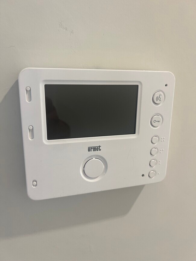 Building Photo - 133 Harrishof St