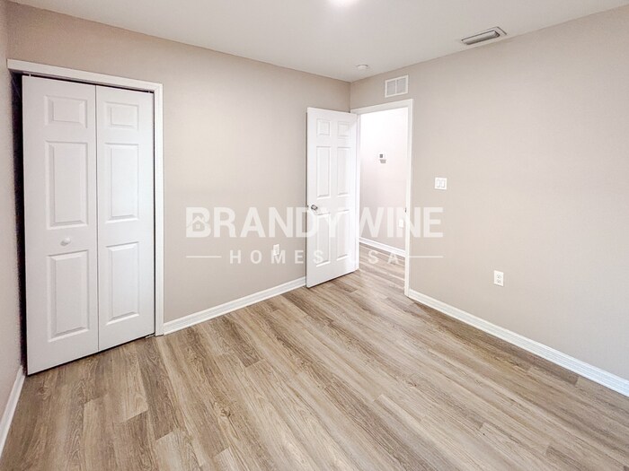 Building Photo - 2911 6th Ave S