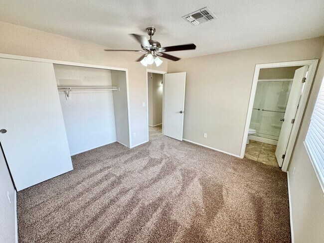 Building Photo - Fantastic 3 Bedroom/2 Bath Single Level Home & NO HOA!  Schedule a Showing Today!