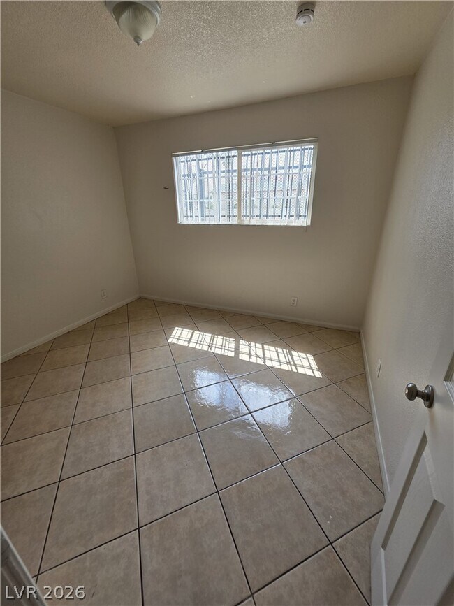 Building Photo - 412 W Monroe Ave