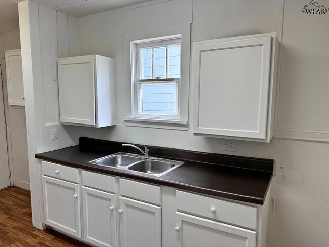 Building Photo - 2209 Talunar Ln
