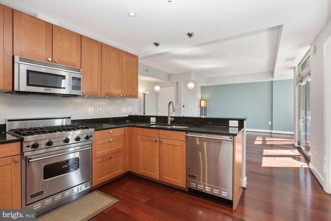 Building Photo - 2425 L St NW