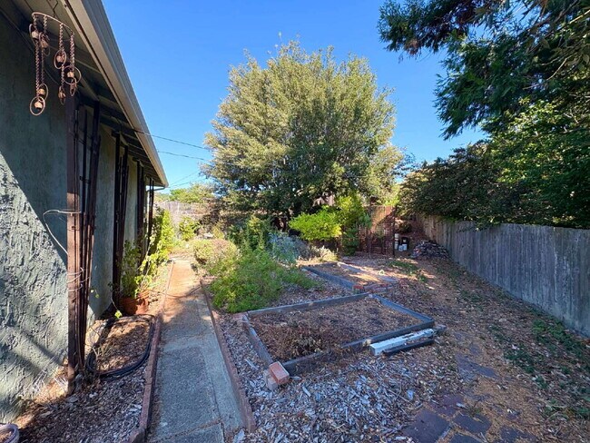 Building Photo - Peaceful Charmer Single-Story Retreat in Vallejo
