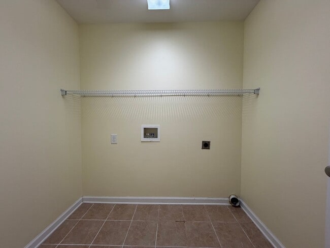 Building Photo - Brick 3/2 House in West Rome- $1,795
