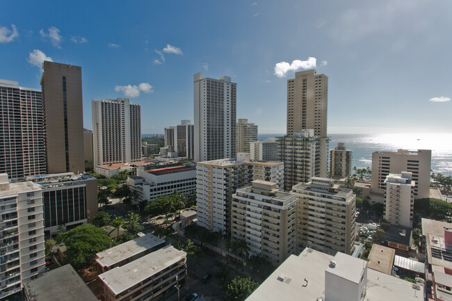 Building Photo - 2440 Kuhio Ave