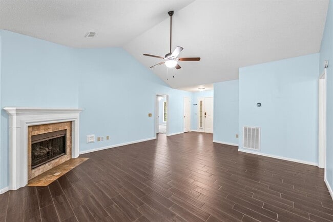 Building Photo - 3909 Greenwood Dr