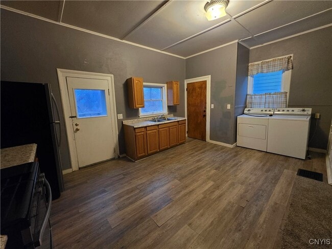 Building Photo - 137 W Schuyler St