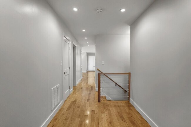 Building Photo - 14 Hardwick St