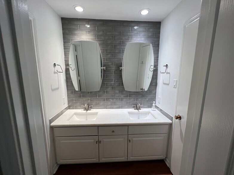 Building Photo - 1287 Roaring Springs Rd