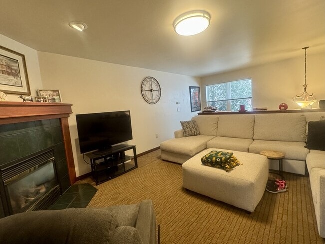 Building Photo - 2037-2039  River Point Court - 2039