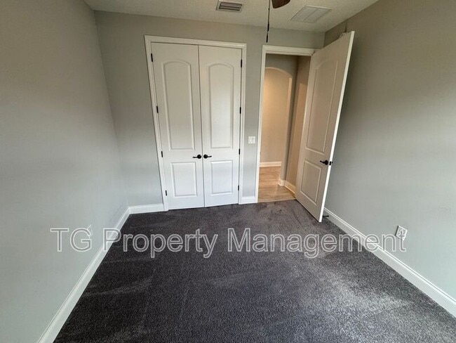 Building Photo - 64 Rose Dew Dr