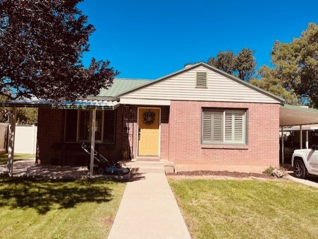 Building Photo - Single Family Home close to SUU