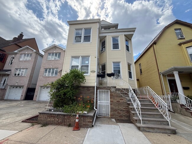 Building Photo - 308 Davis Ave