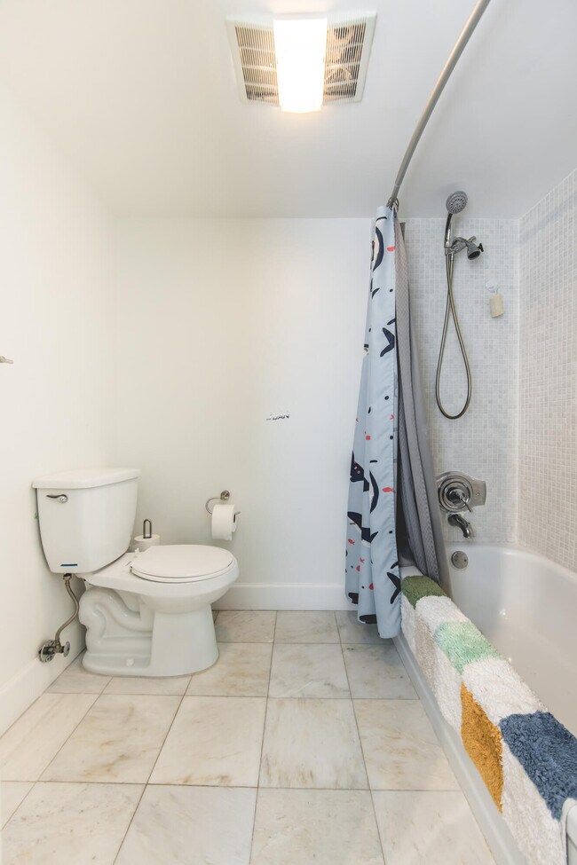 Building Photo - 501 SW 11th Pl