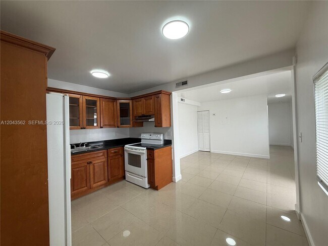 Building Photo - 1122 NW 32nd Ct