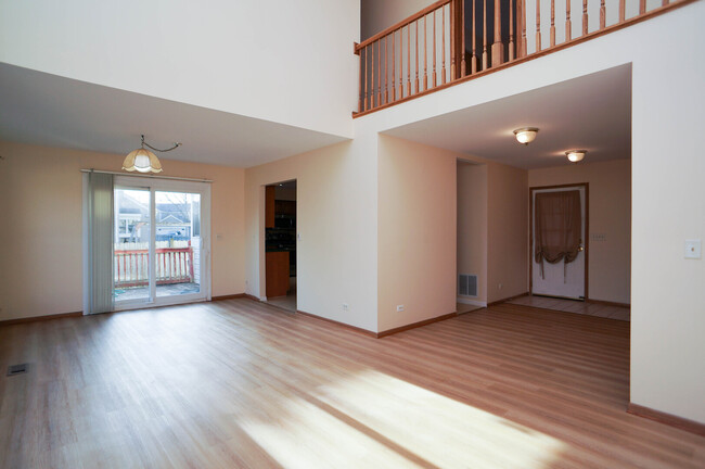 Building Photo - 671 Legends Dr