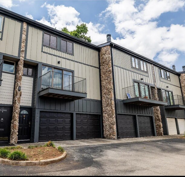 Building Photo - 1856 Cherokee Bluff Dr