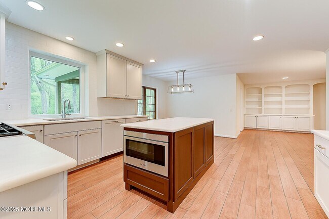 Building Photo - 19 Monterey Dr