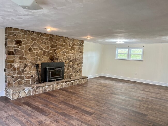 Building Photo - Large home in convent Blacksburg location