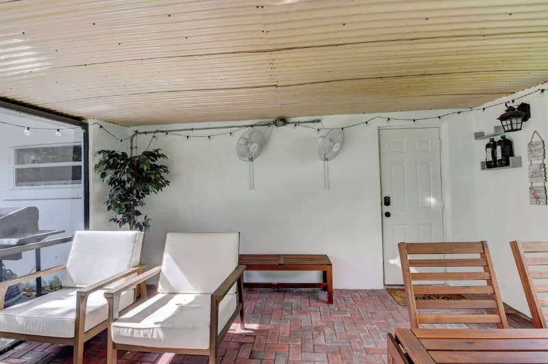 Building Photo - 721 NE 8th Ave