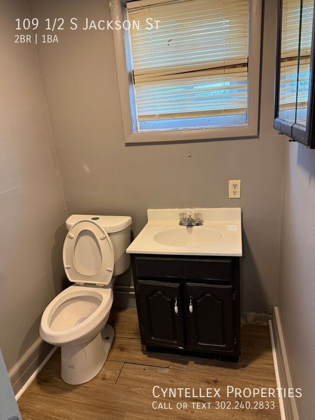 Building Photo - 109 1/2 S Jackson St-