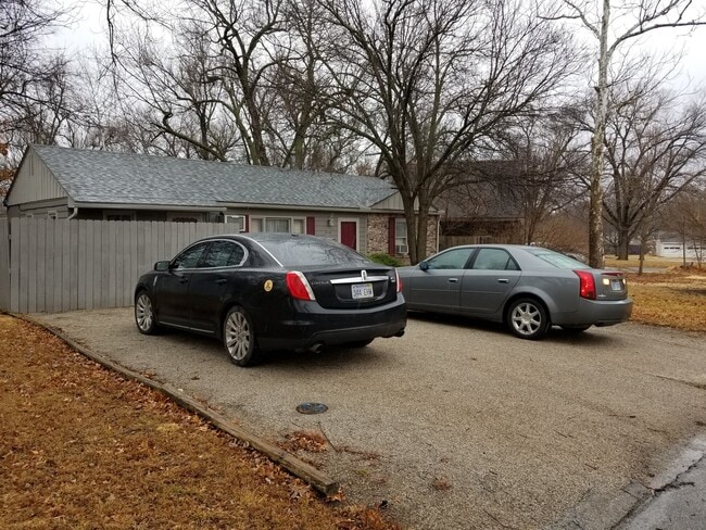 Building Photo - Very nice 3BR Rancher with appliances near Shunga Trails!