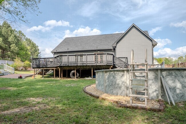 Building Photo - 220 Dolphin Dr