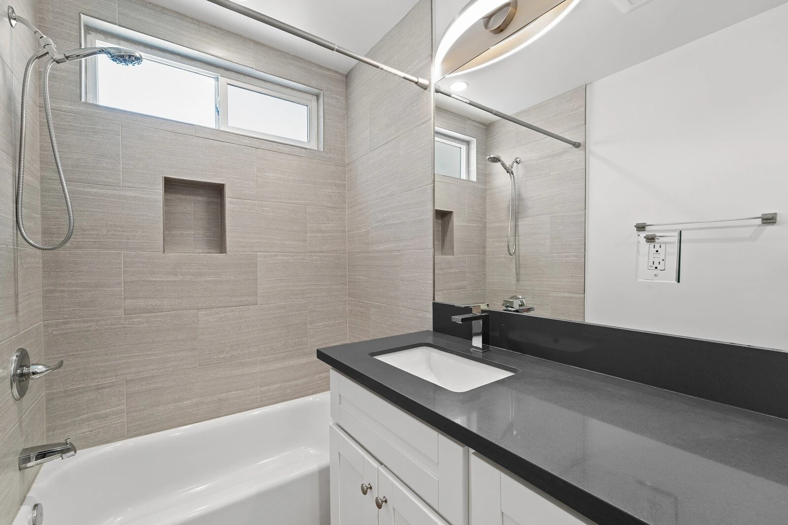 Building Photo - 925 W 30th St